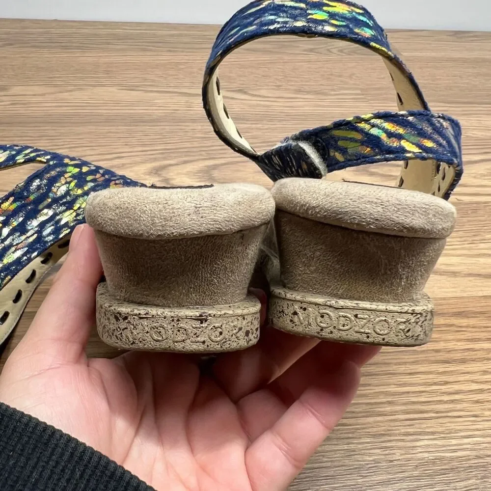 Modzori‎ Solid Beige & Blue Reversable blue Glitter Thong Wedge Sandals Womens 7